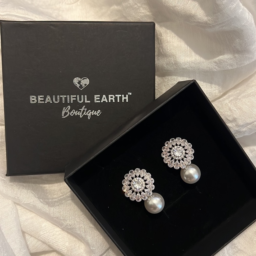 Pearl Drop Earrings (with crystals)